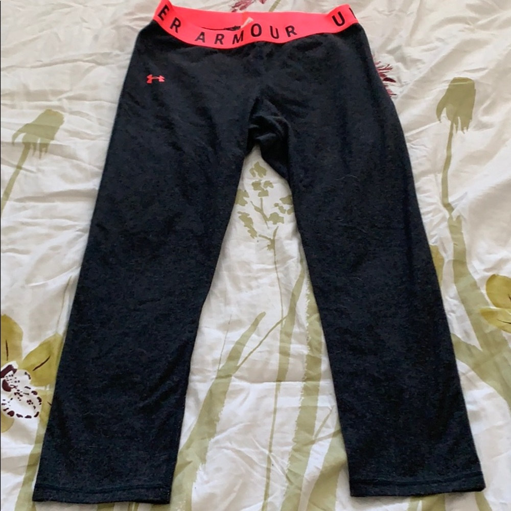 Underarmour cropped leggings.